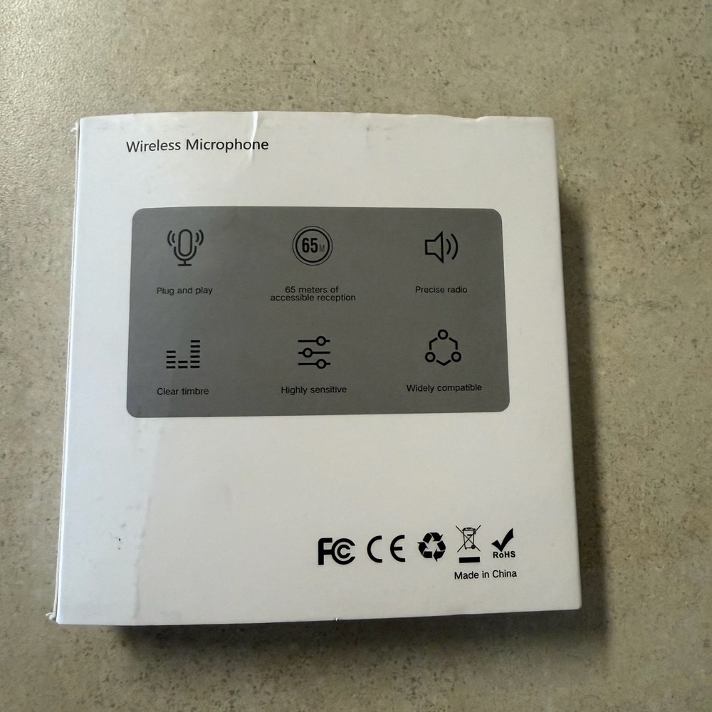 Black Wireless Microphone Set - Picture 3 of 7
